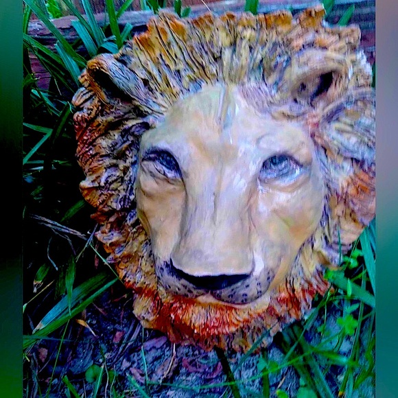 Handmade lion sculpture - Picture 2 of 3